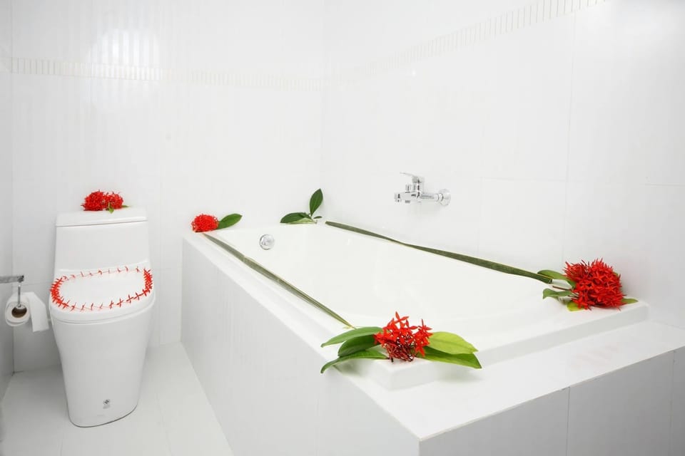 Deluxe Triple room with Bathtub | Deep soaking bathtub