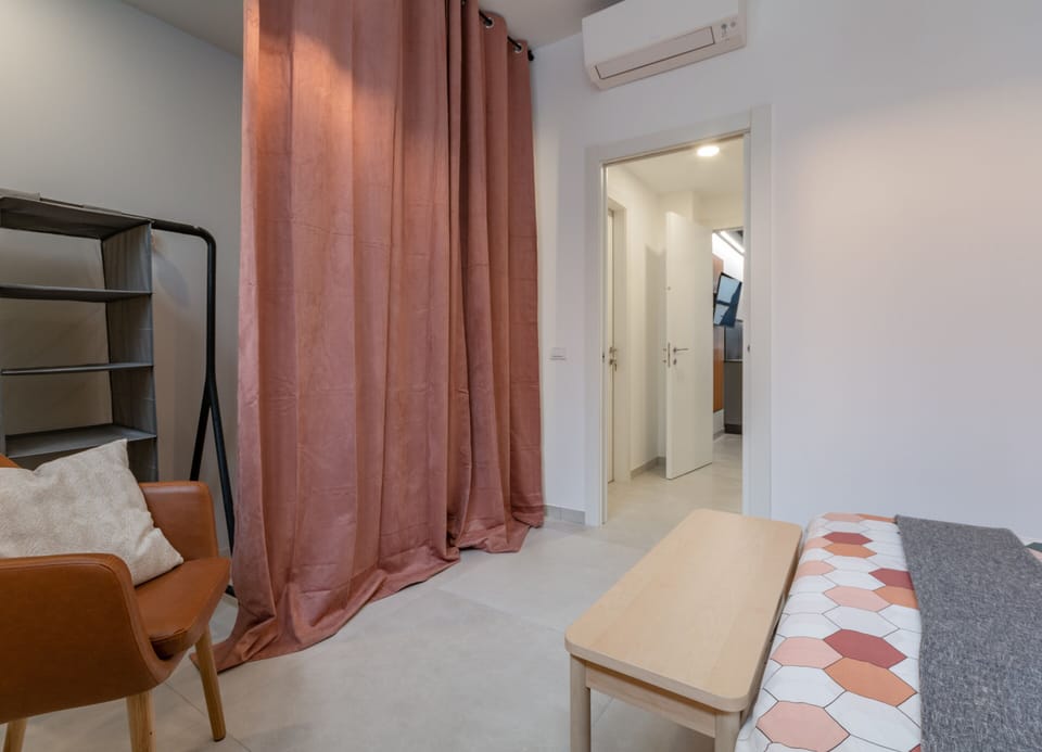City Room | Egyptian cotton sheets, premium bedding, desk, laptop workspace