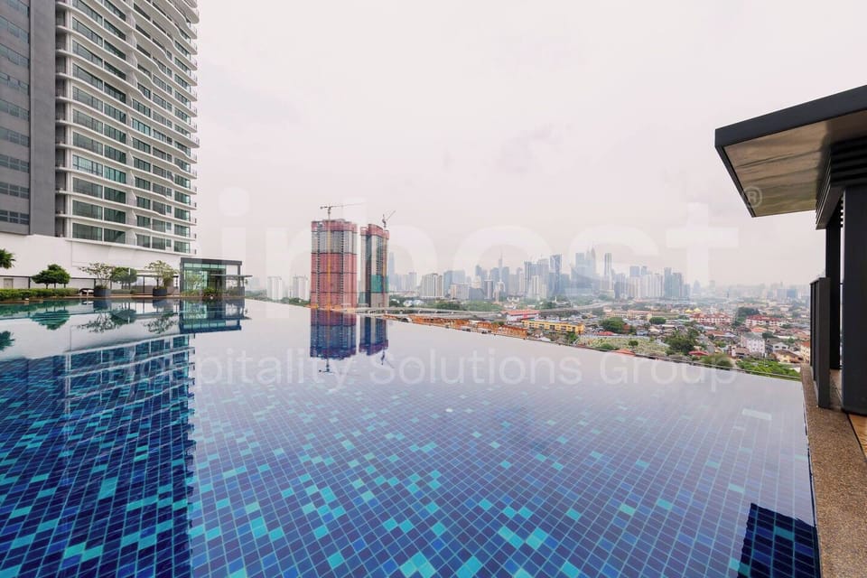 Infinity pool