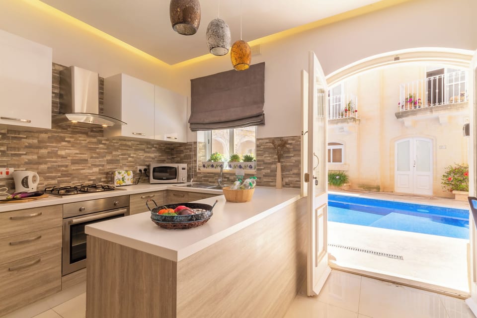 Family Apartment, 3 Bedrooms, Microwave (Maisonnette & Pool Ta'Cenc Sannat) | Private kitchen