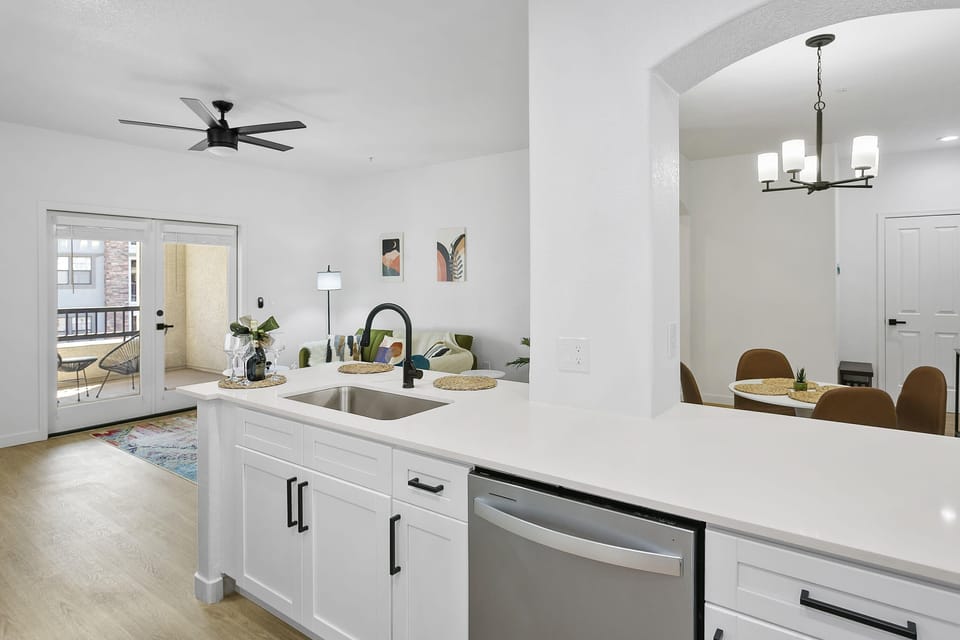 Deluxe Apartment | Private kitchen | Fridge, microwave, oven, dishwasher