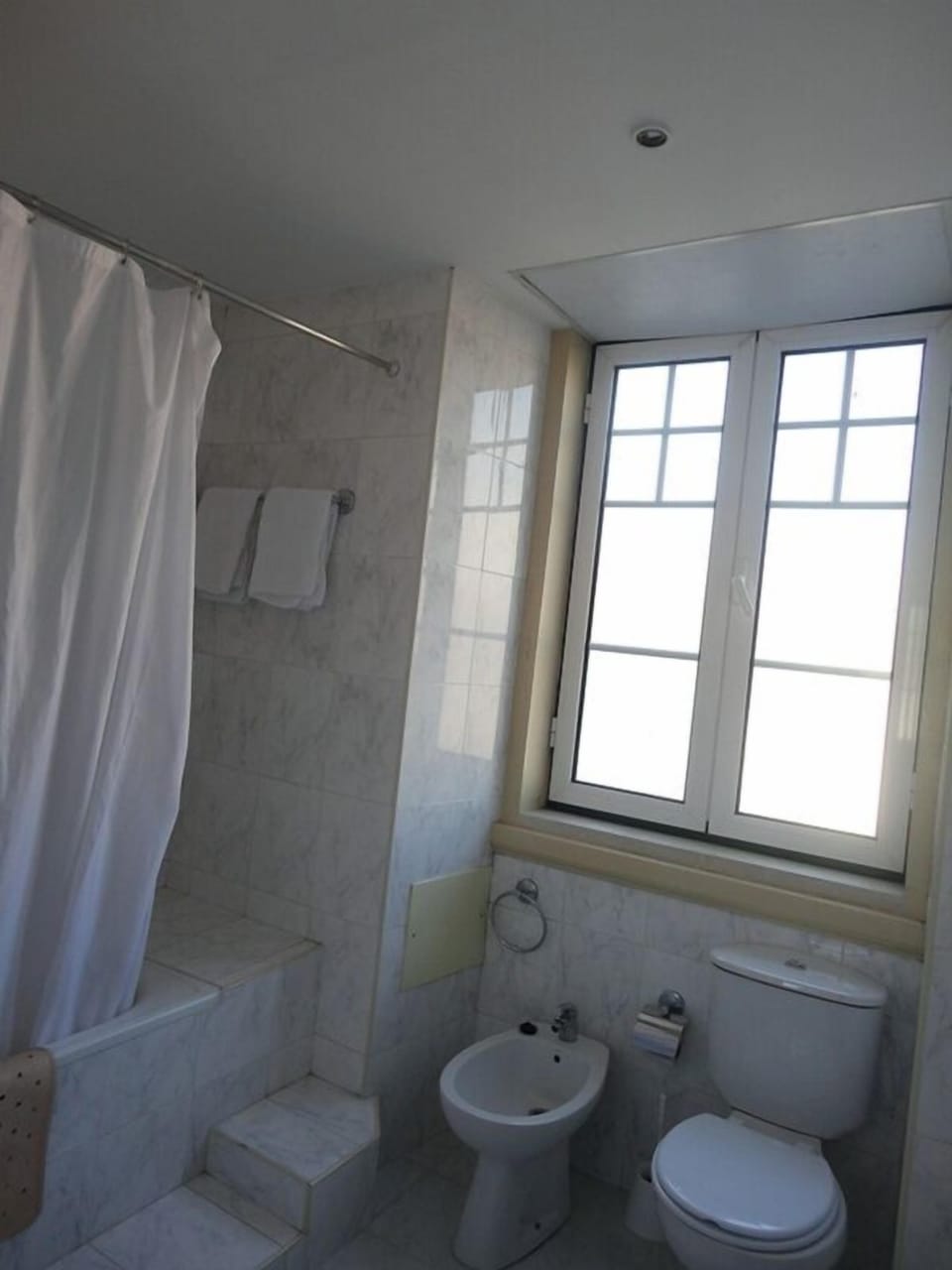 Double Room Single Use | Bathroom | Towels