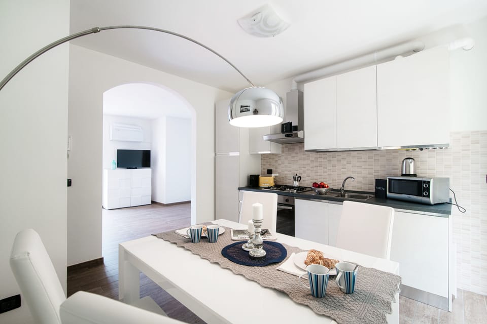 Apartment, Lake View | Dining room