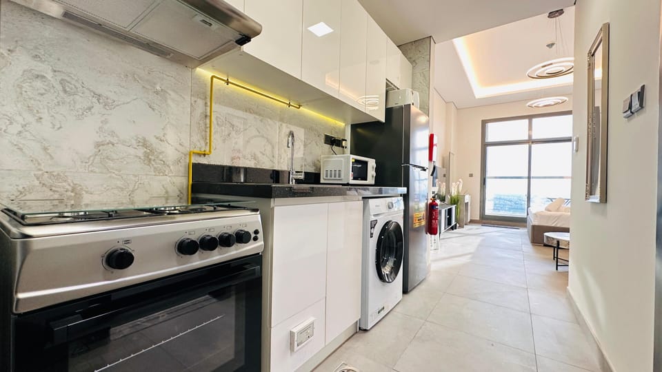 Standard Double Room | Private kitchen | Fridge, microwave, oven, stovetop