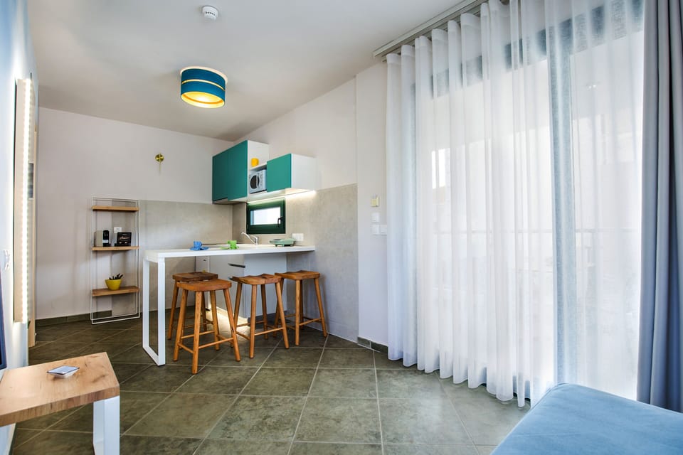 Premium Suite | 1 bedroom, in-room safe, desk, laptop workspace