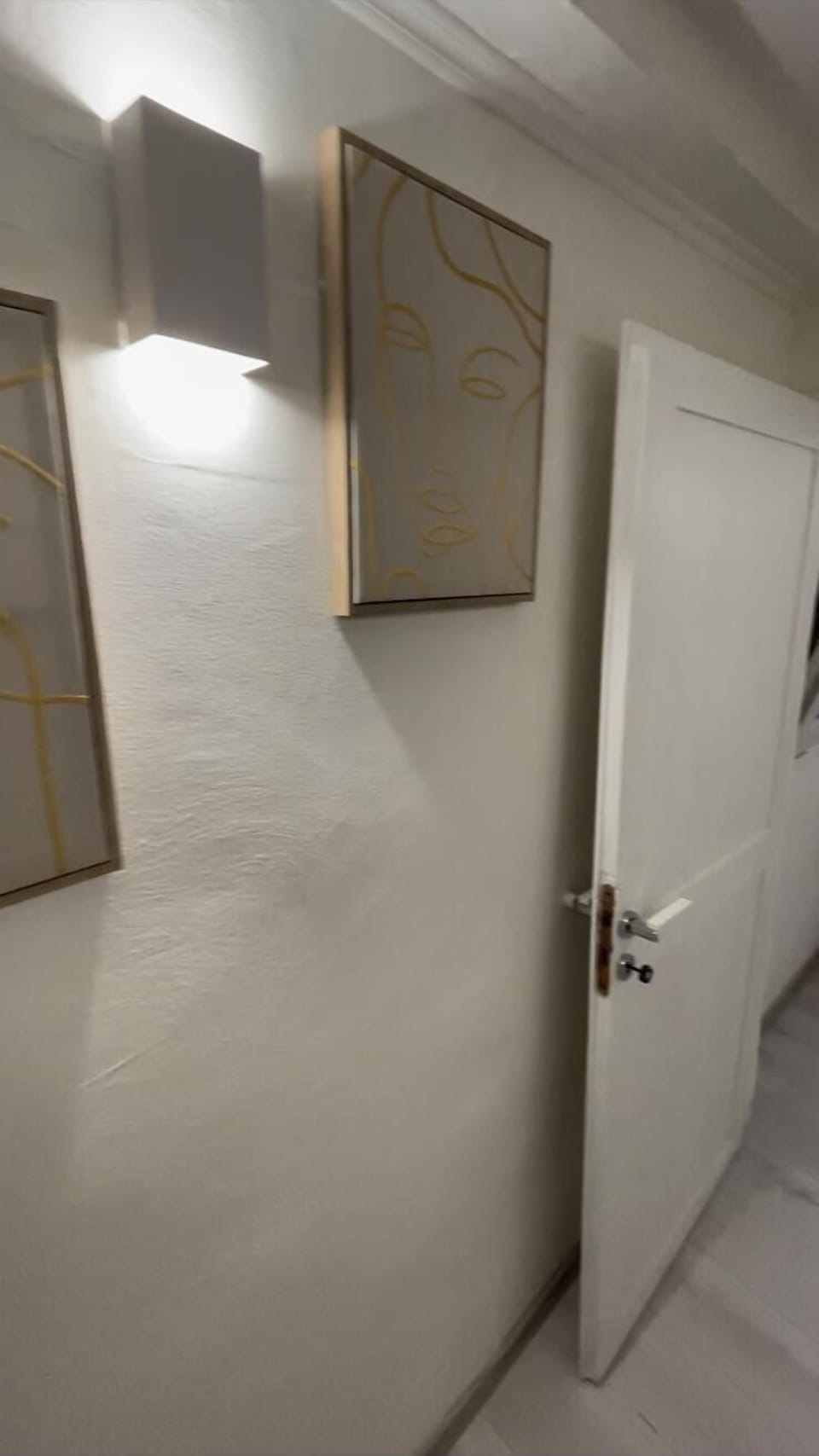 Business Apartment | Living area | 32-inch flat-screen TV with digital channels