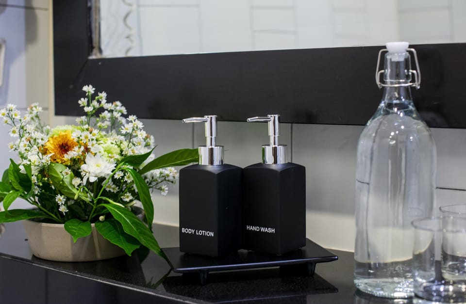 Deluxe Double or Twin Room | Bathroom amenities | Shower, free toiletries, slippers, towels