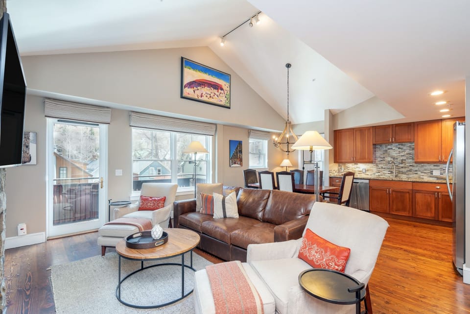 Condo, 2 Bedrooms | Living area