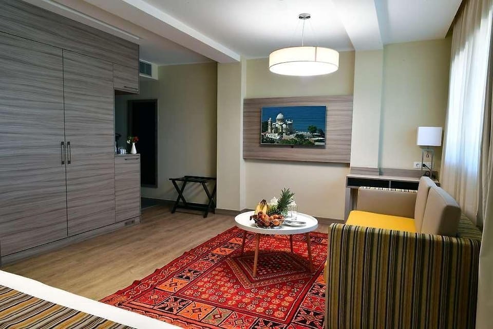 Junior Suite | Premium bedding, minibar, laptop workspace, WiFi (free)