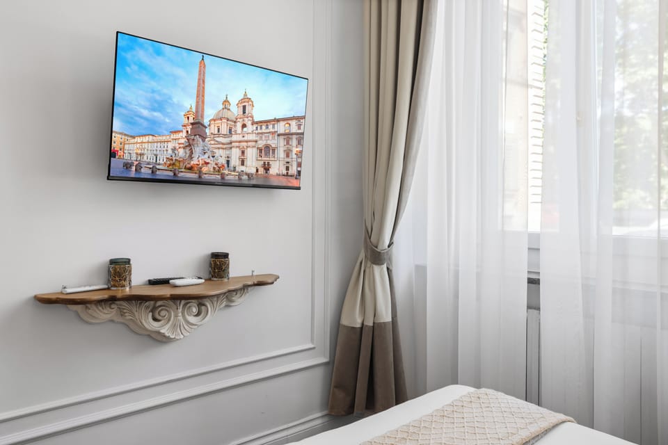 Economy Room | Premium bedding, down comforters, memory foam beds, minibar