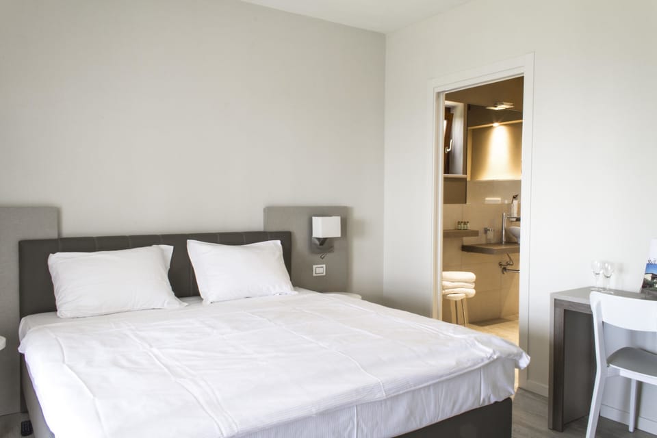 Minibar, in-room safe, desk, soundproofing