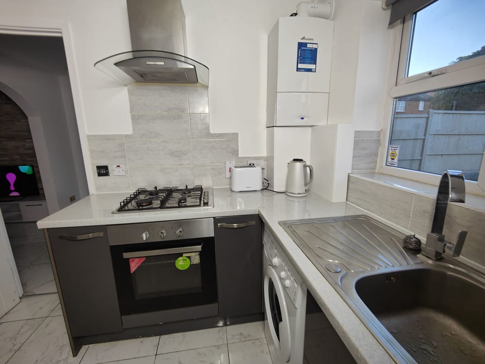 House | Private kitchen | Fridge, microwave, oven, stovetop