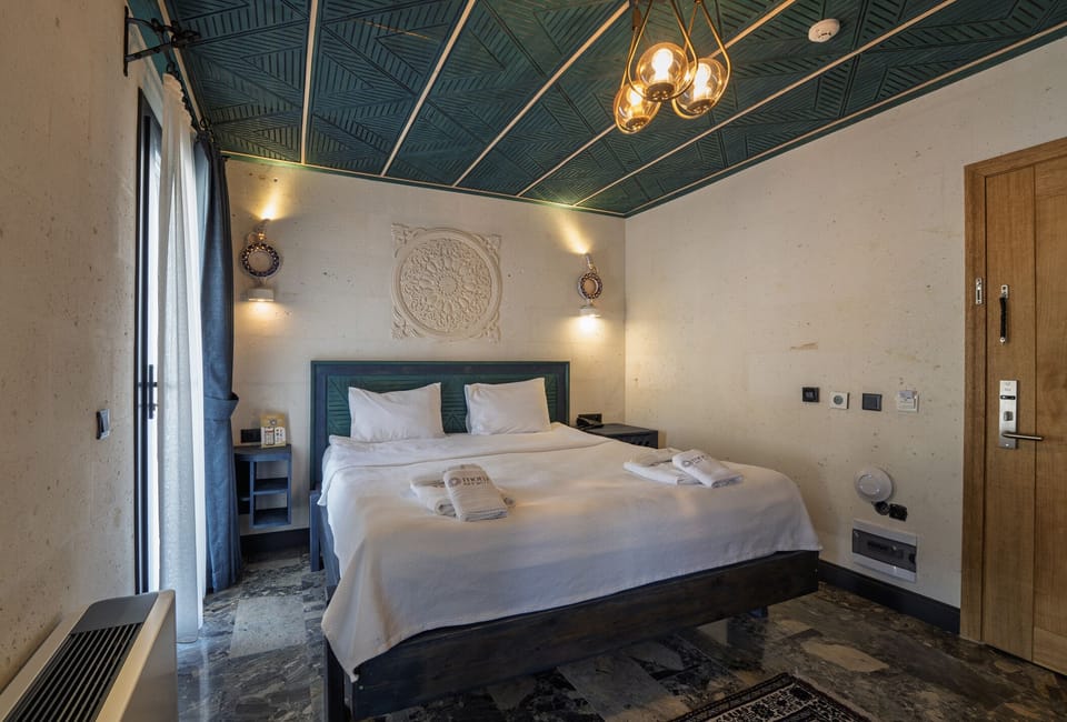 Junior Suite | Egyptian cotton sheets, premium bedding, memory foam beds, minibar