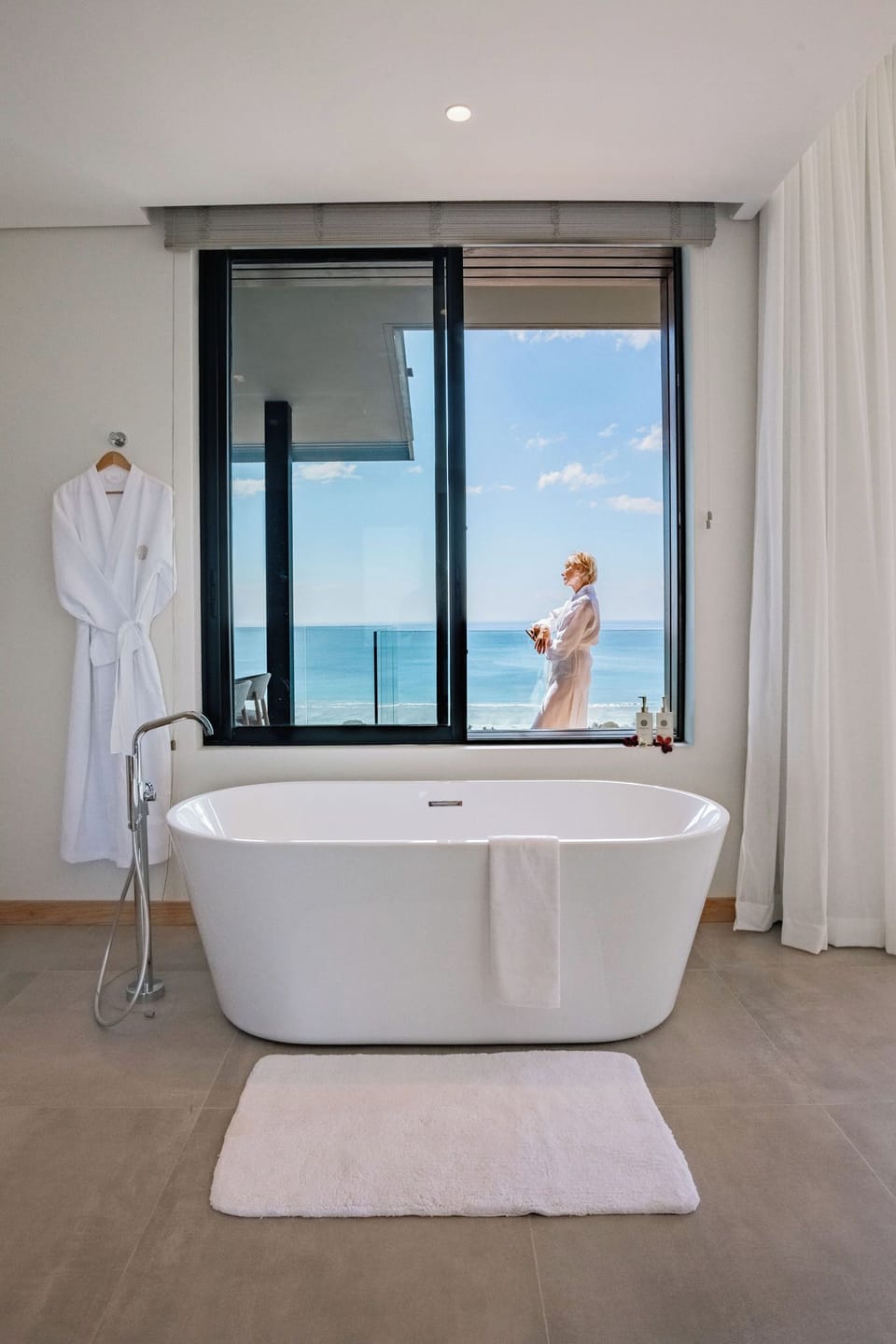 Rainfall showerhead, free toiletries, hair dryer, bathrobes