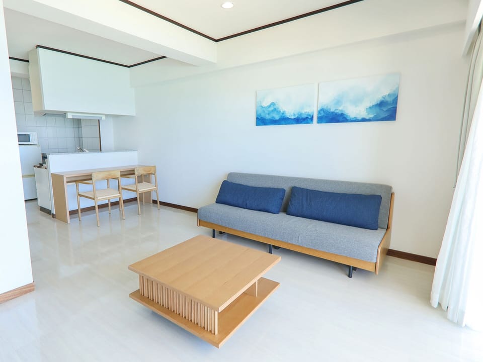 In-room safe, desk, WiFi (free), bed sheets