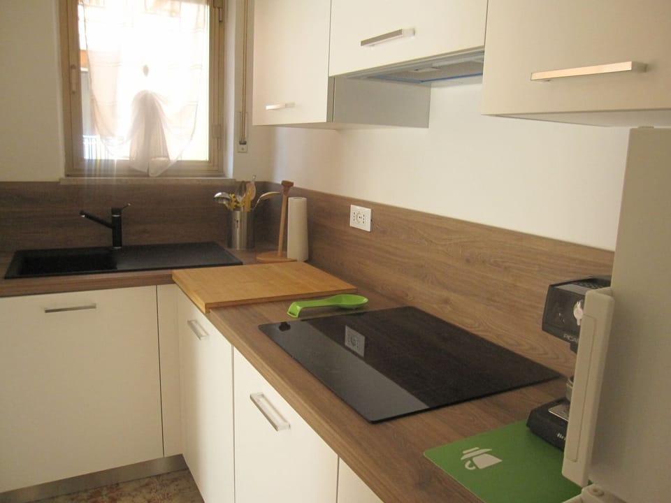 Apartment, 1 Bedroom, Balcony, City View | Interior