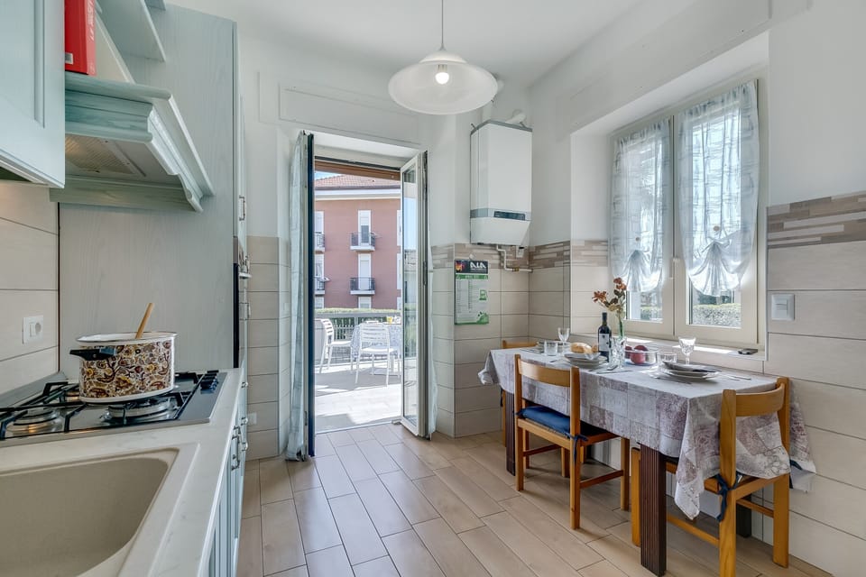 Family Apartment, Multiple Bedrooms (Il Giardino Di Dante Stresa Center) | Private kitchen | Fridge, oven, stovetop, coffee/tea maker