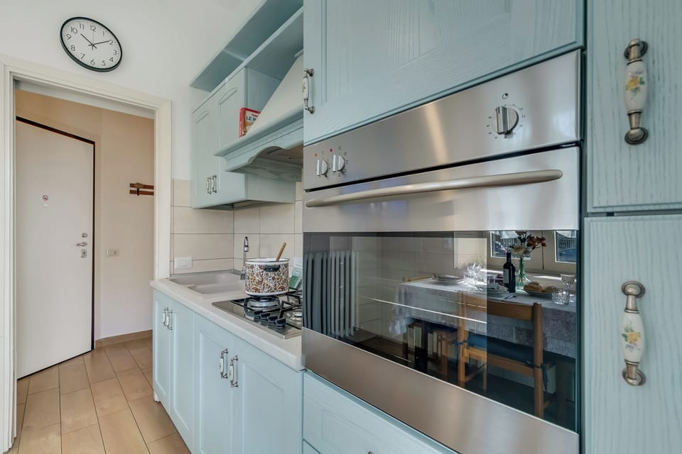 Family Apartment, Multiple Bedrooms (Il Giardino Di Dante Stresa Center) | Private kitchen | Fridge, oven, stovetop, coffee/tea maker