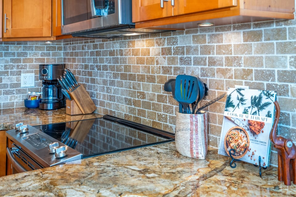 Condo, 1 Bedroom | Private kitchen | Coffee/tea maker, fridge, oven, toaster