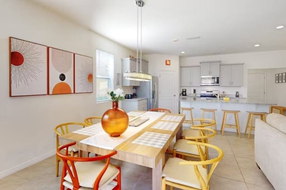 House, 5 Bedrooms | Dining