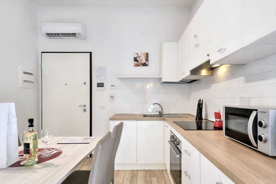 Comfort Apartment, Balcony, City View | Private kitchen | Fridge, microwave, oven, stovetop