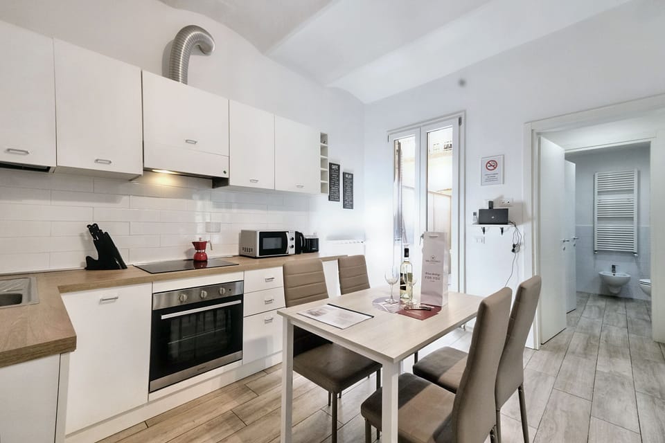 Comfort Apartment, Balcony, City View | Private kitchen | Fridge, microwave, oven, stovetop