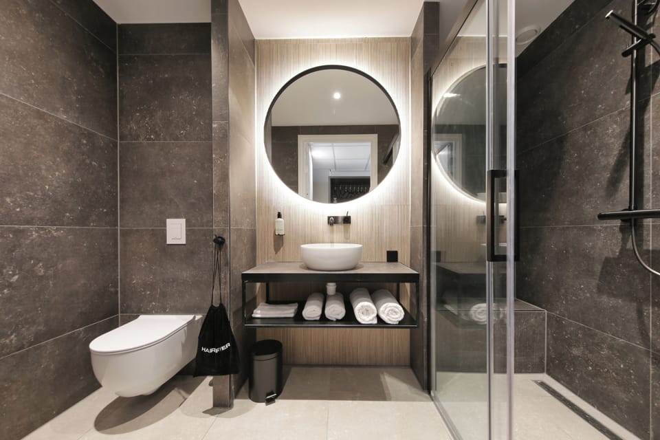 Shower, rainfall showerhead, hair dryer, towels