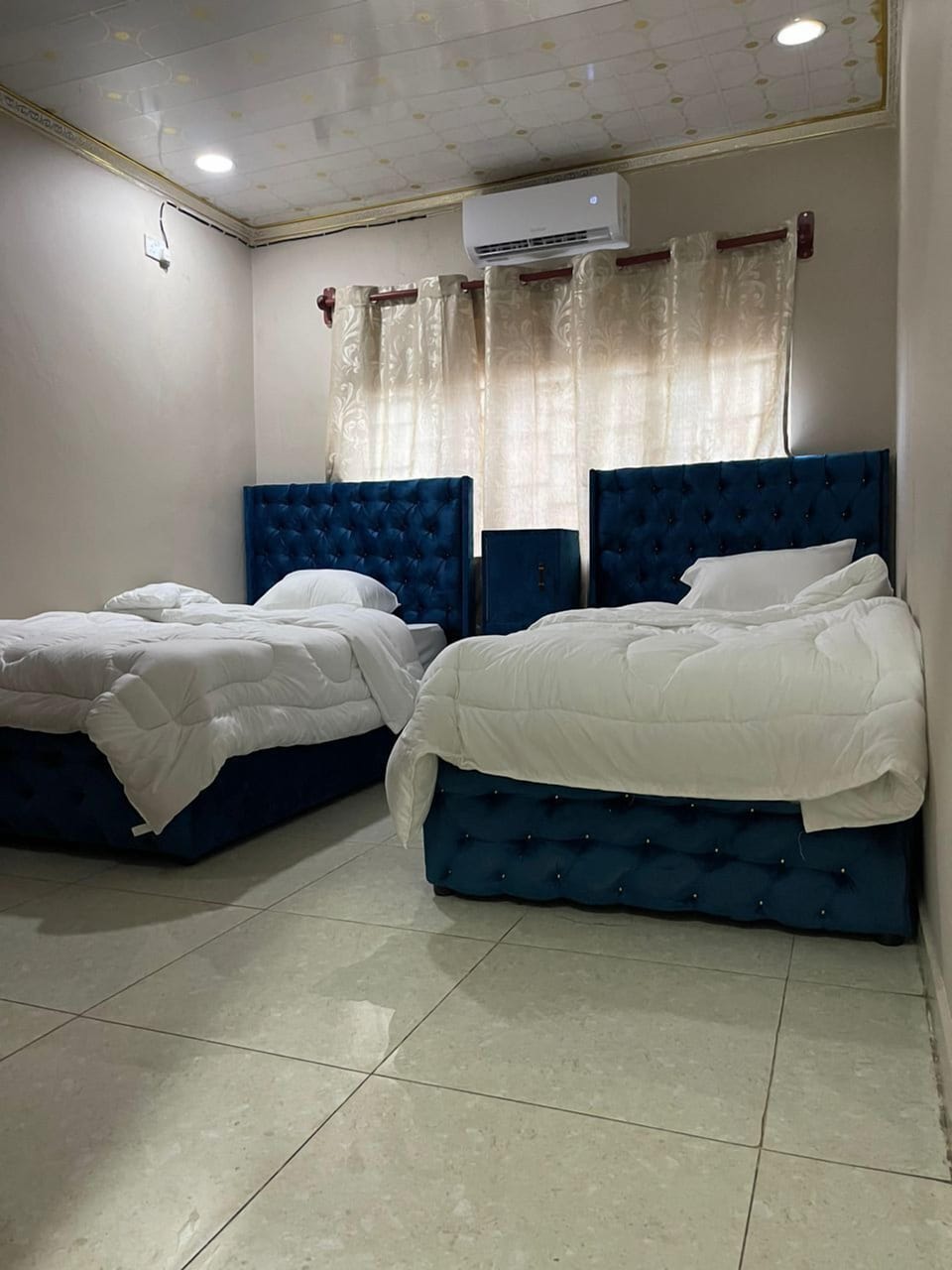 4 bedrooms, desk, soundproofing, iron/ironing board