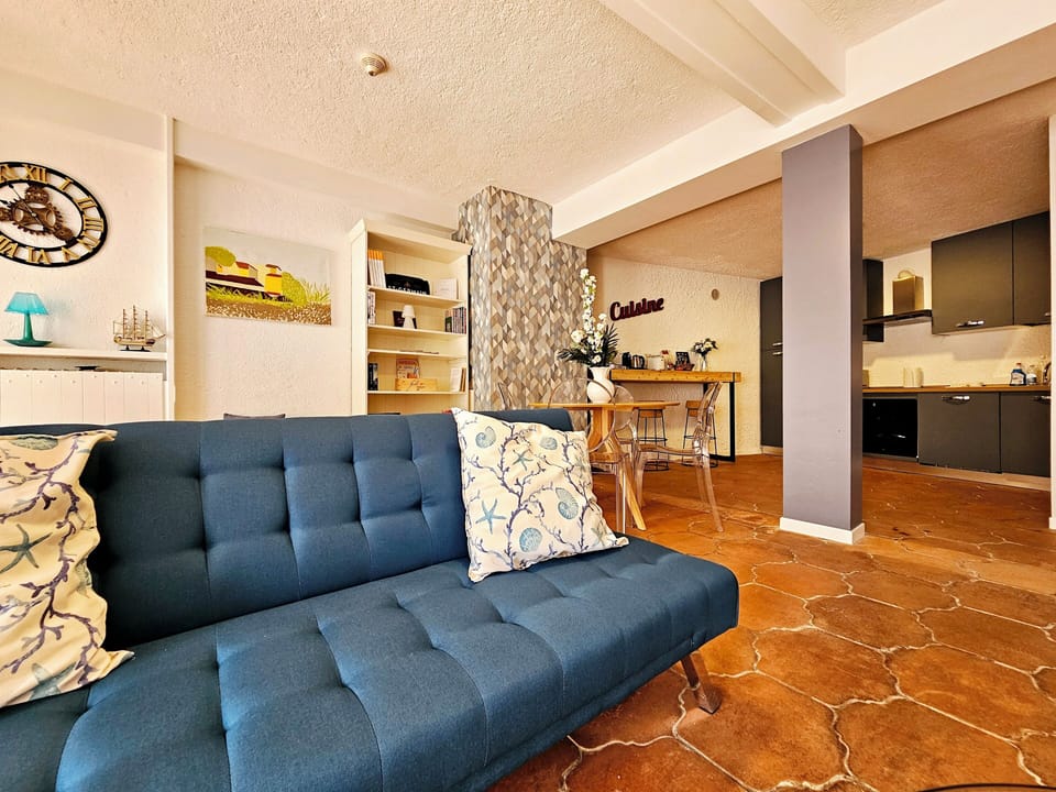Deluxe Apartment, Courtyard View | Living area | 28-inch flat-screen TV with cable channels
