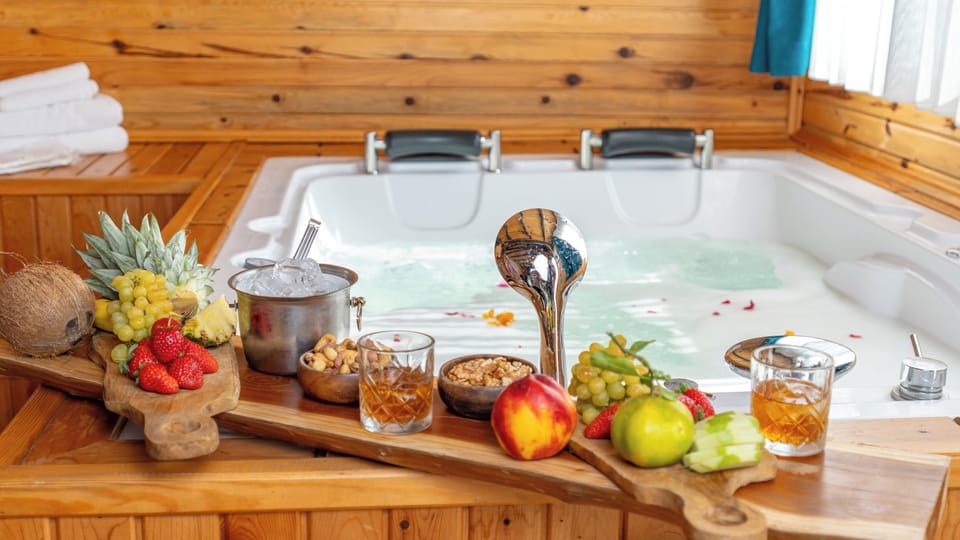 Jakuzili Üç Kisilik Bungalov | 1 bedroom, Egyptian cotton sheets, premium bedding, minibar