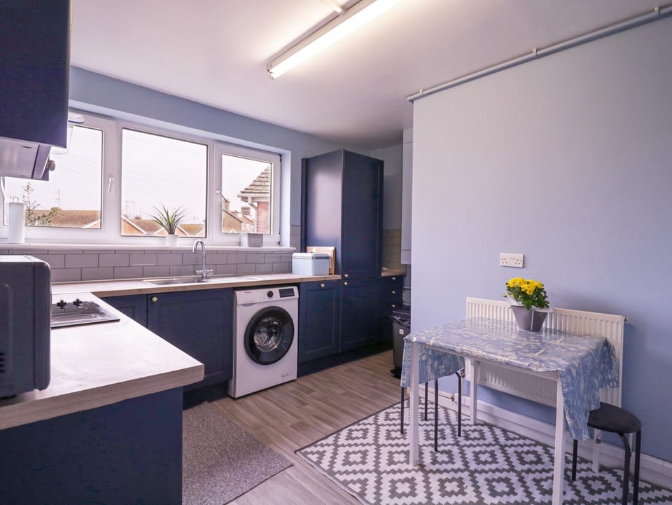 Dishwasher, electric kettle, toaster, cookware/dishes/utensils