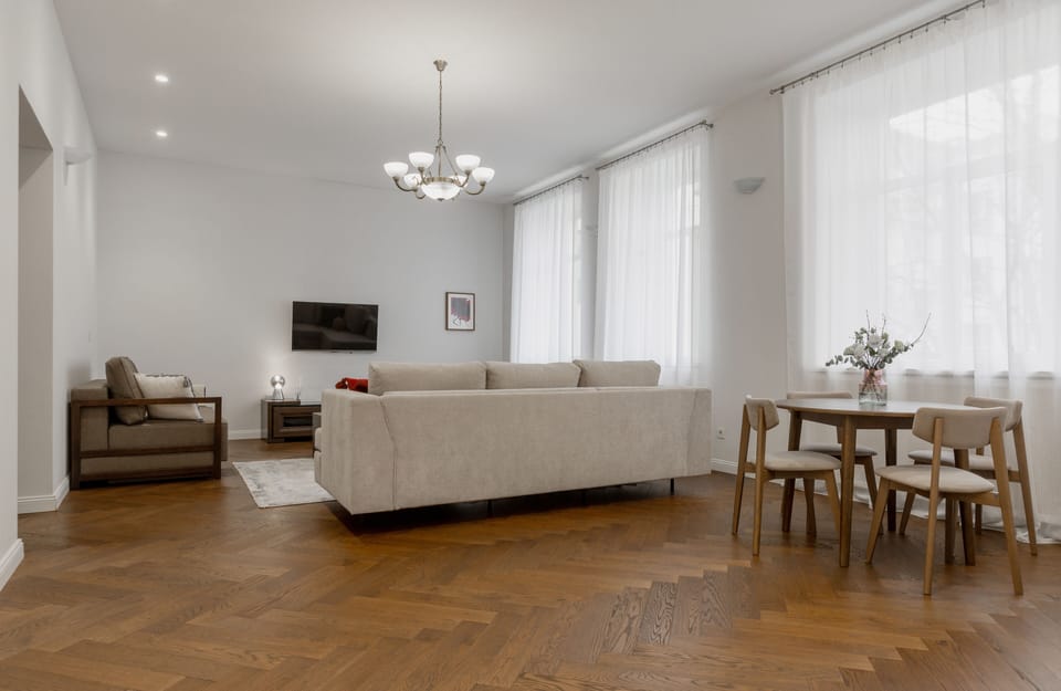 Apartment, 3 Bedrooms, City View | Living area