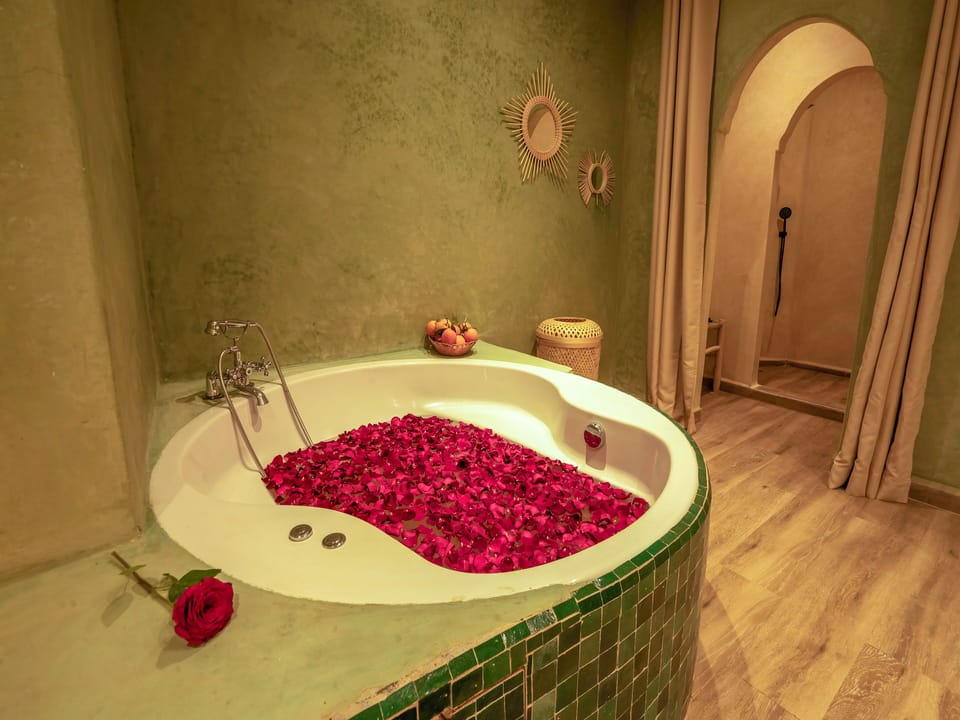 Couples treatment rooms, Turkish bath, body treatments, aromatherapy