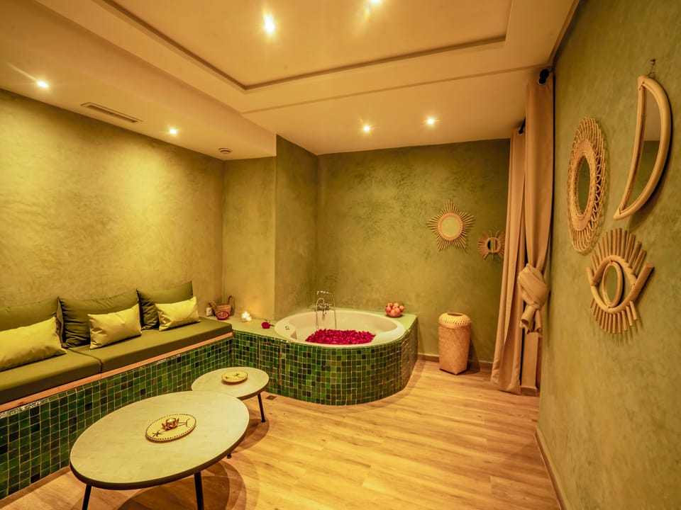 Couples treatment rooms, Turkish bath, body treatments, aromatherapy
