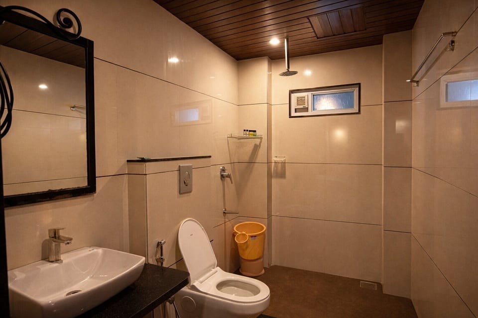 Super Deluxe Room with Balcony | Bathroom