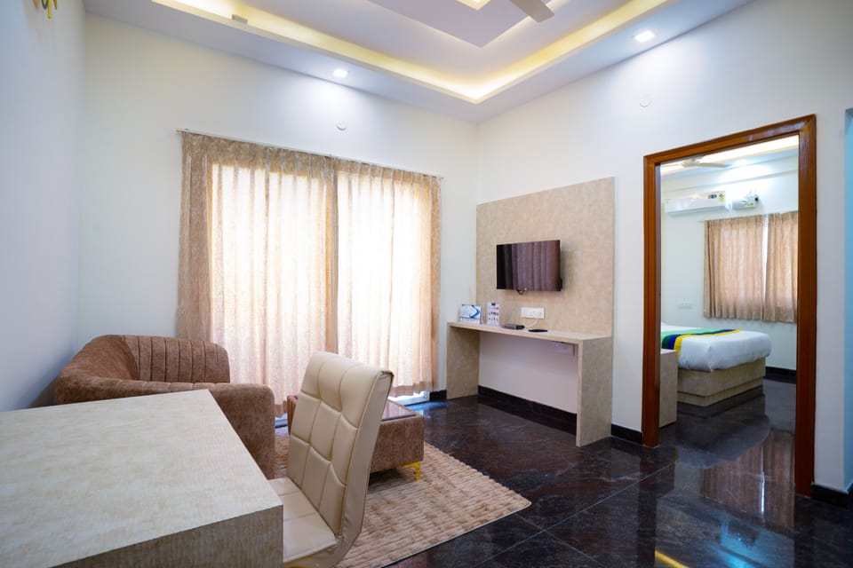 Deluxe Room | In-room safe, desk, soundproofing, iron/ironing board