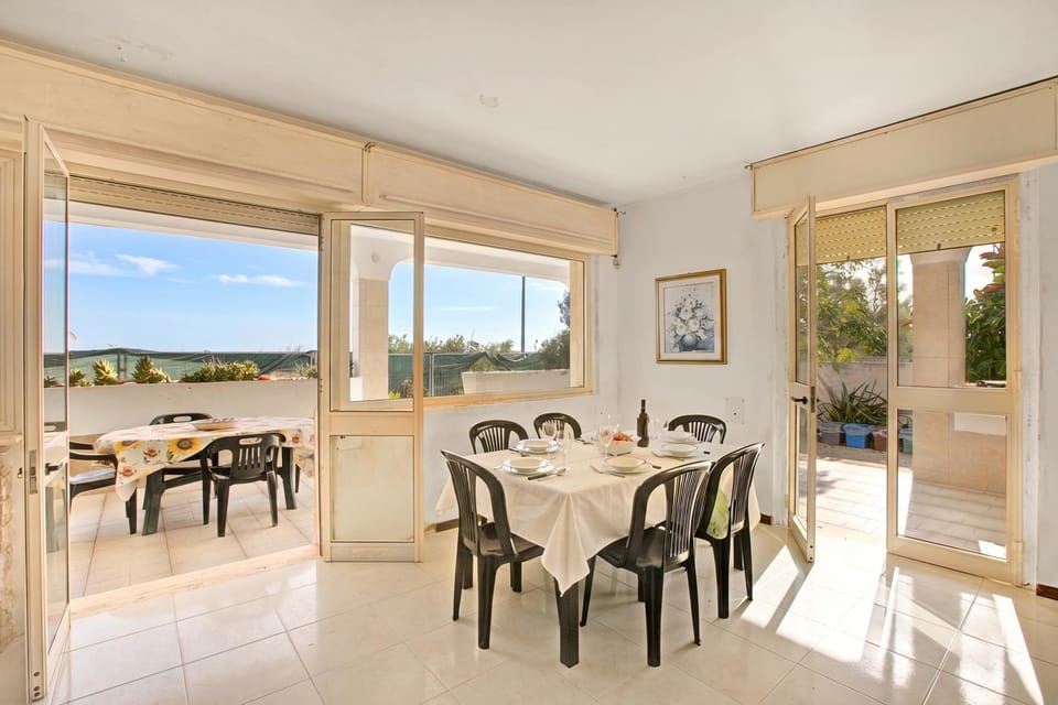 Family House, 3 Bedrooms, 2 Bathrooms (Villa Dei Fanti On The Sandy Beach) | Dining
