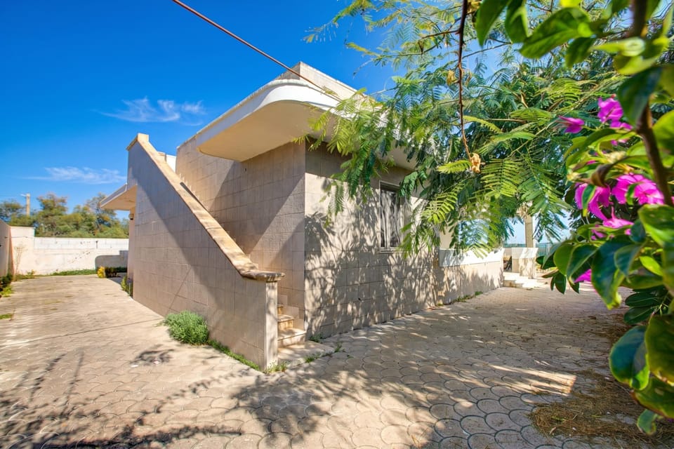 Family House, 3 Bedrooms, 2 Bathrooms (Villa Dei Fanti On The Sandy Beach) | Property grounds
