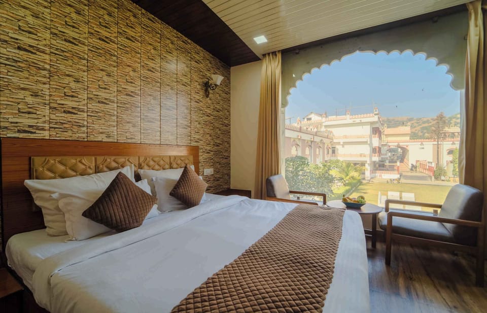 Superior Room | Iron/ironing board (on request), WiFi (free)