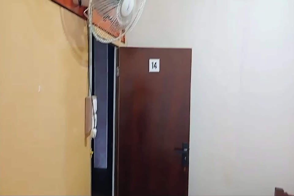Minibar, desk, WiFi (free)