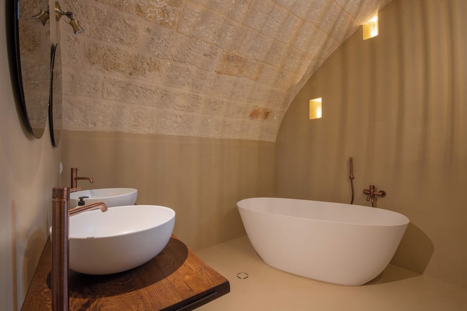 Family Room, Garden View | Bathroom | Hair dryer, bidet, towels, soap