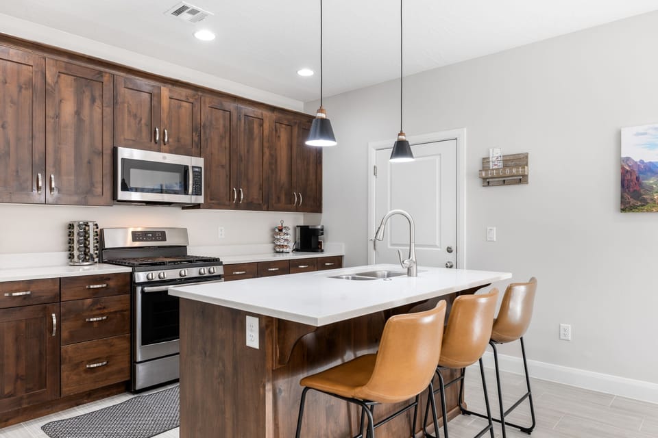 Townhome, 4 Bedrooms | Private kitchen | Coffee/tea maker, fridge, oven, toaster