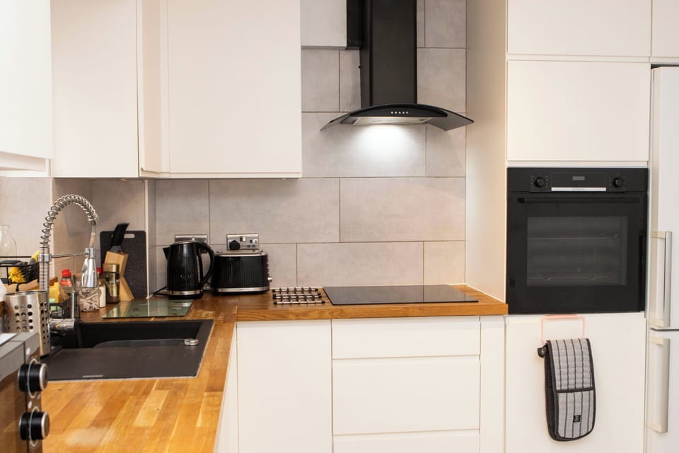 House | Private kitchen | Fridge, microwave, oven, stovetop