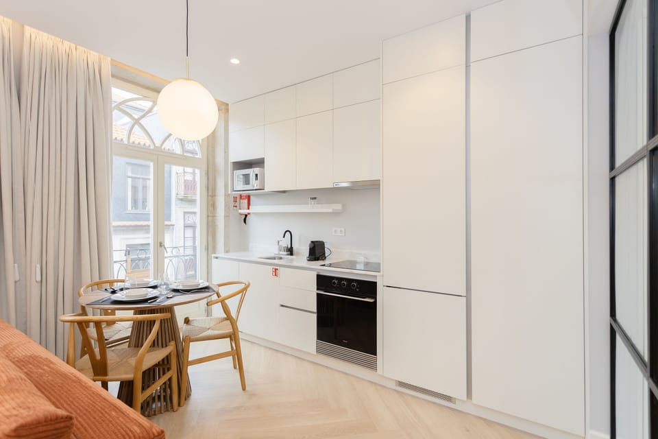 Superior Apartment | Private kitchen | Fridge, microwave, oven, stovetop