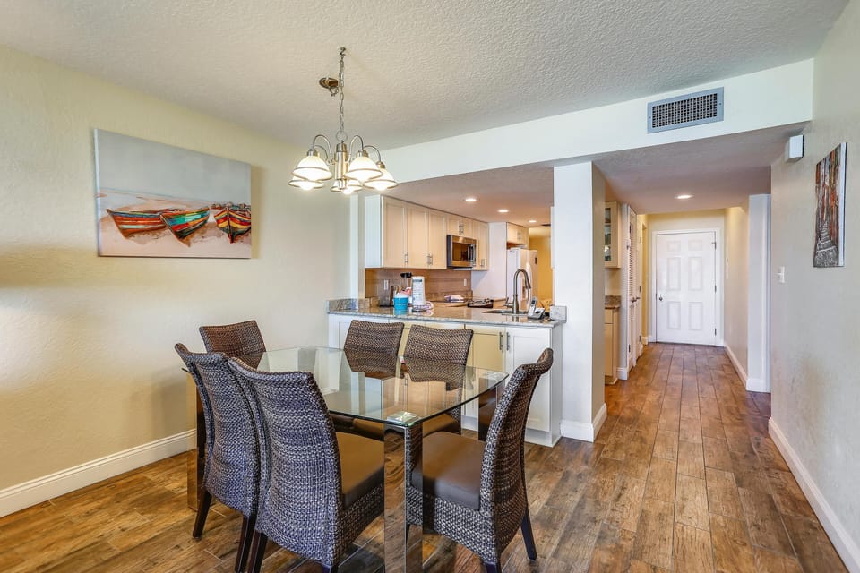 Condo, 1 King Bed with Sofa bed (Land's End 6-303 Beach Front - Premie) | Dining