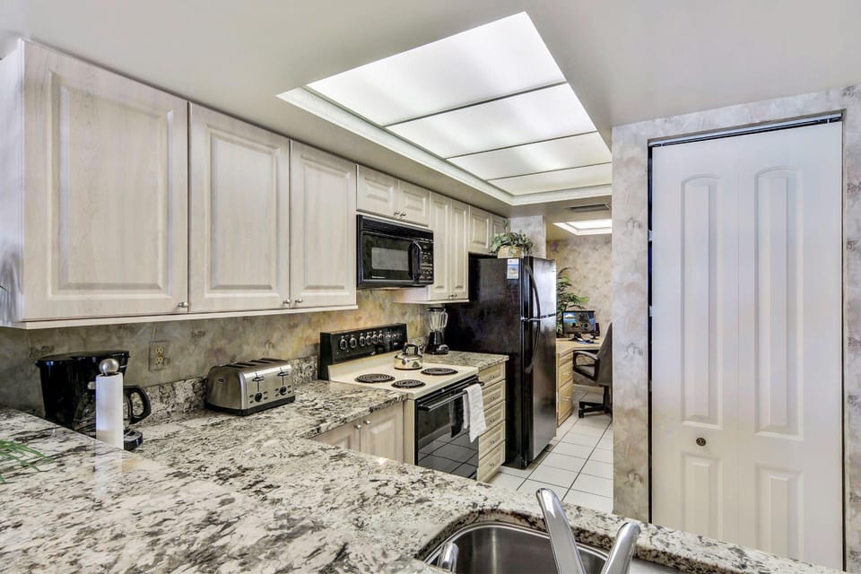 Condo, 1 Queen Bed with Sofa bed (Land's End 6-404 Beach Front) | Private kitchen | Oven, toaster