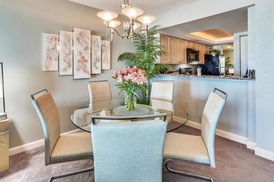 Condo, 1 Queen Bed with Sofa bed (Land's End 6-404 Beach Front) | Dining