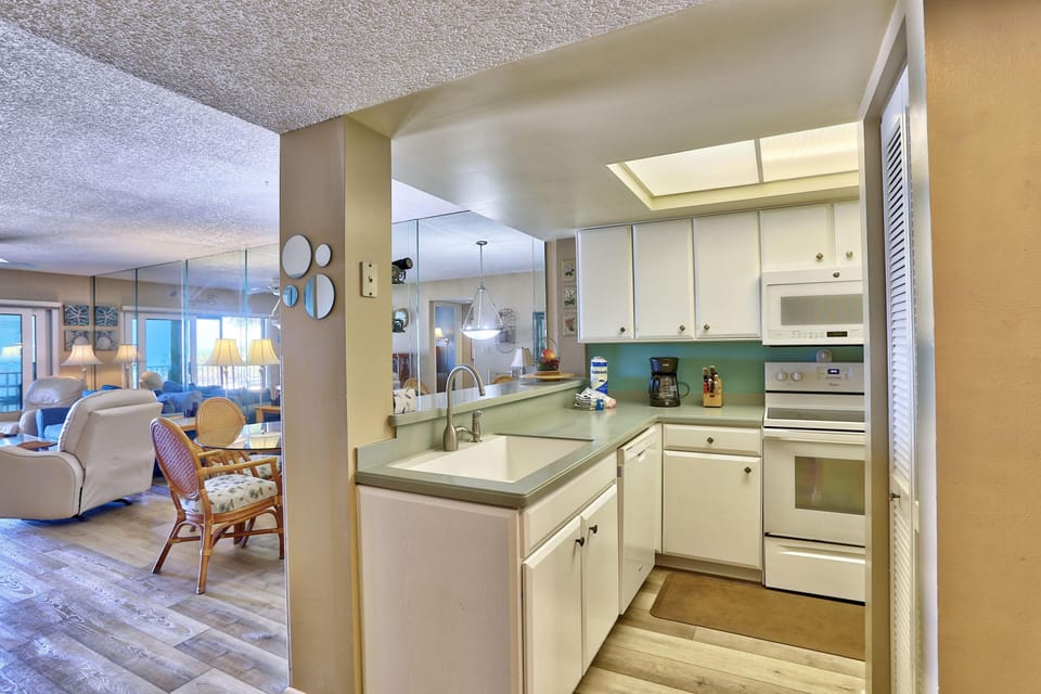 Condo, 1 King Bed with Sofa bed (Land's End 7-204 Beach Front) | Private kitchen | Oven, toaster