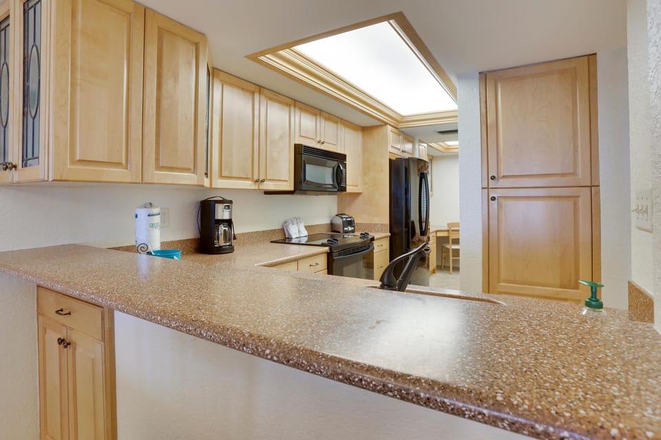 Condo, Multiple Beds (Land's End 7-304 Beach Front - Premie) | Private kitchen | Oven, toaster