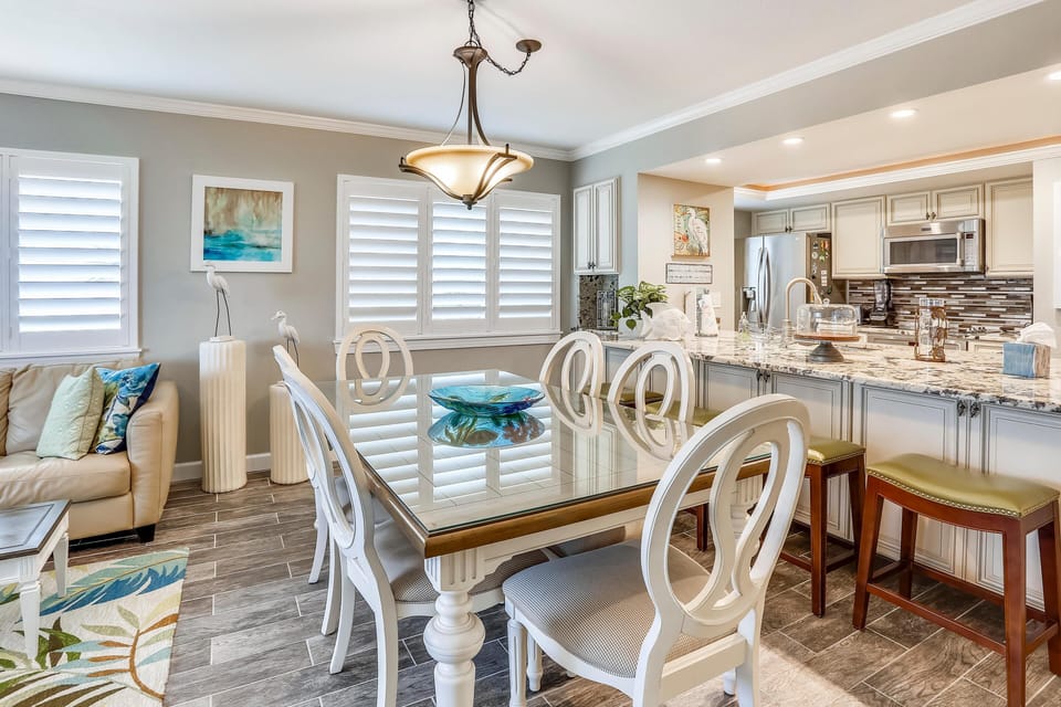 Condo, 1 King Bed with Sofa bed (Land's End 7-306 Beach Front - Premie) | Dining